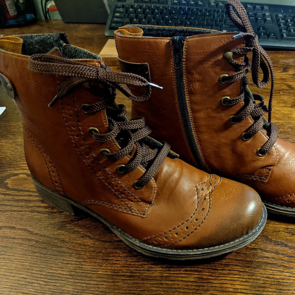 NWT Women's Reiker leather boots